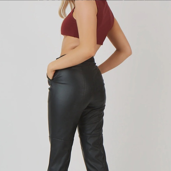 Underbust Detail Crop Top Port NWT 🌸 - Picture 4 of 4